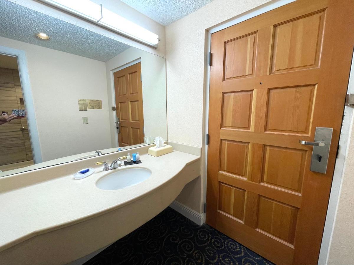 Resort Tiki - George Lake George