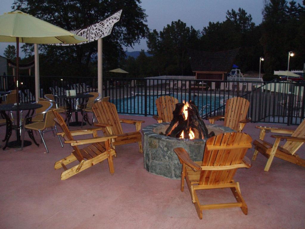 Resort Tiki - George