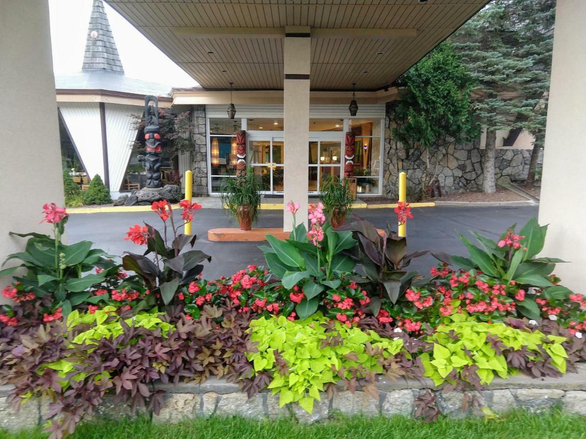 Resort Tiki - George Lake George